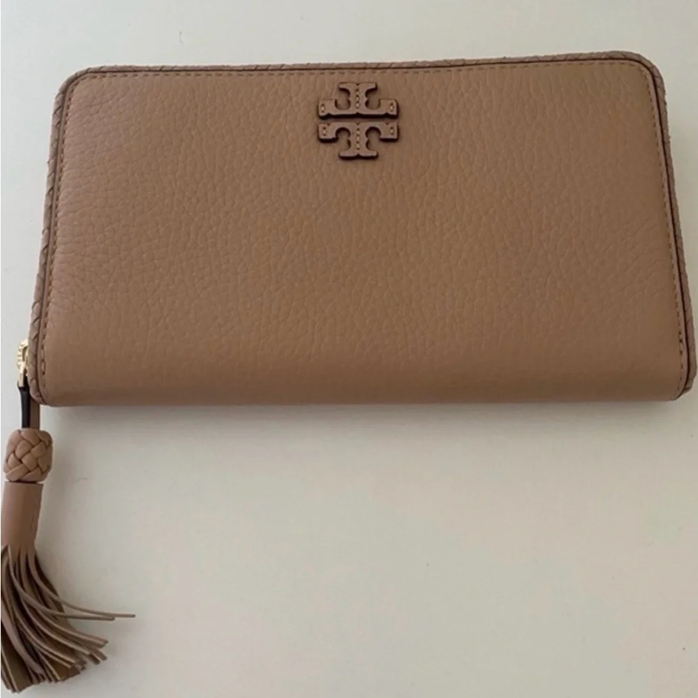 Tory Burch Tan Nude Saddle Leather Zip Around Accordion Wallet